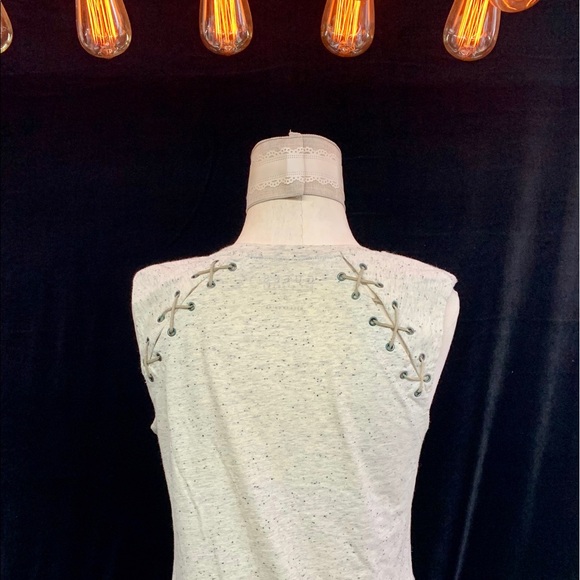 Guess Vintage 80’s T-Shirt & crisscross detail - Picture 3 of 6